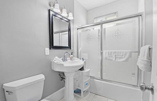 Spacious apartments near Ashmont - Photo 33