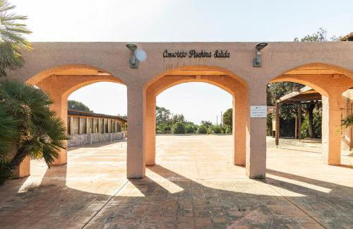 Elegant apt in a resort with pool and private beach - Foto 27