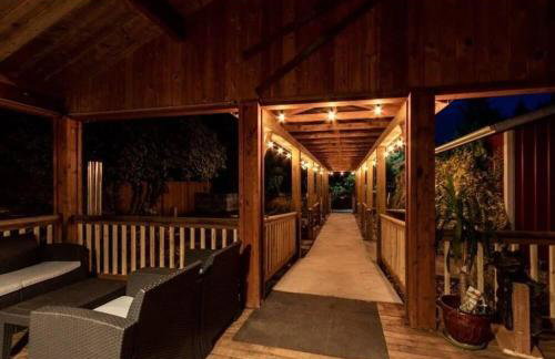 Little Bear's Bungalow; Log Cabin w/Mountain views - Foto 12