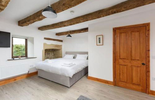 10 Bed Stunning House in village, with Hot Tub - Photo 9