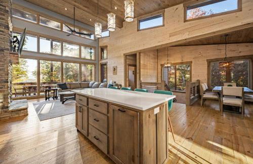 Honeysuckle Chalet - Luxe Mountain Chalet - Hot Tub, Wi-Fi, Pool Table, Party Deck, Fire Pit - 15 mins to Blue Ridge! - Foto 12