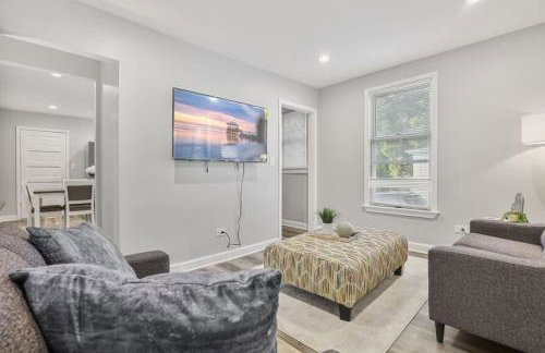 Cozy Chic 4BD 2BA Home in St Charles - Foto 21