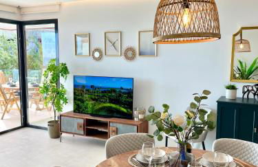 Luxury 3 Bedroom Apartment 300m from the Beach - Photo 11