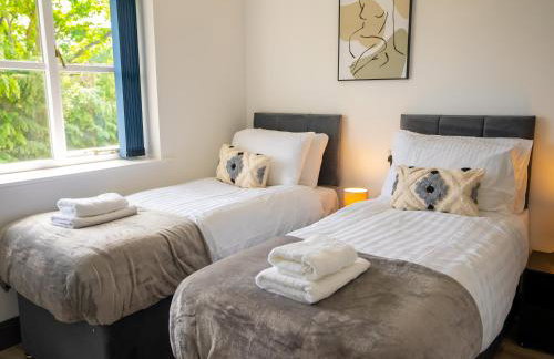 Penthouse 3 Bed, Large HotTub Long stay Discount - Photo 4