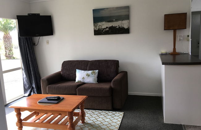 Raglan Palm Beach Motel - Photo 21