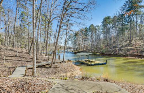 Lake Hartwell Getaway with Private Dock and Fire Pit! - Foto 2