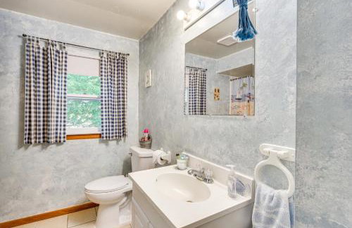 Lakefront Family Retreat with Private Dock! - Foto 14