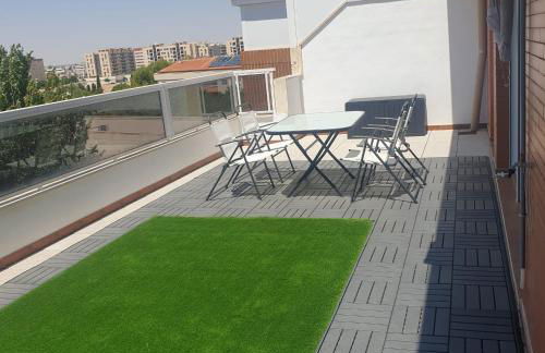 Espectacular Ático de 2 dormitorios con garaje y terraza privada de 30 m2 - Foto 3