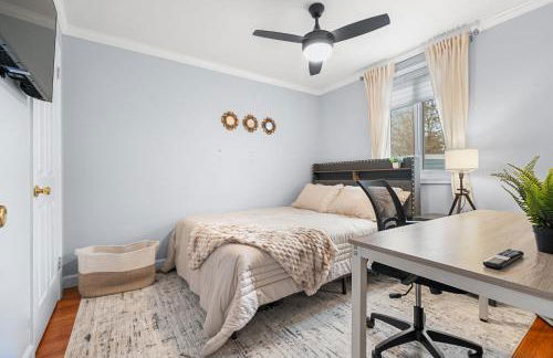 Modern 4BR Getaway 3 Min to OldTown Walk to Metro - Foto 28