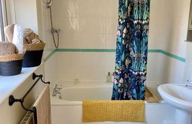 No 3, apartment in the heart of Bridport, Dorset - Photo 22