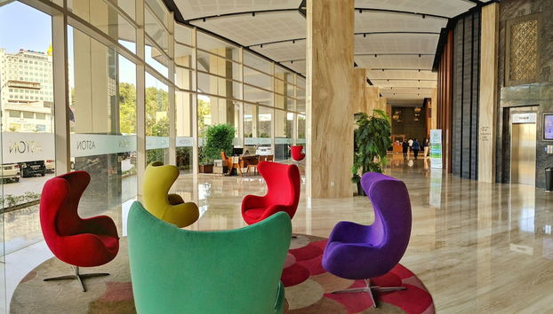 Coin salon dans le hall