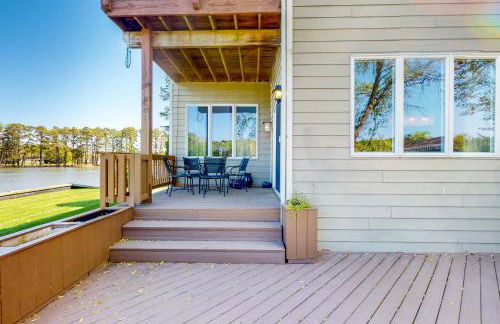 Deck and Private Dock! Winchester Creek Estate - Foto 35