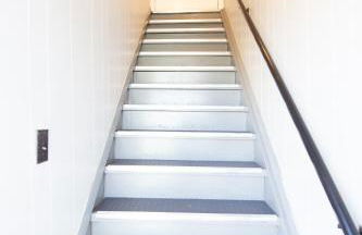 Cozy Roomy family sized apartment on major bus route close to all - Foto 22