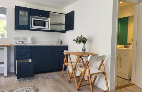 Open Plan Dog Friendly Annexe Sleeping 2 I Near Local Beaches & Chichester with FREE Parking - Foto 18