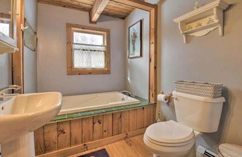 Upscale Montgomery Cabin, Near Jay Peak Resort! - Foto 24