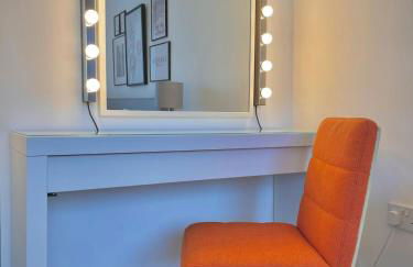 Bright 2-bedroom apartment with parking in Montrose - Photo 11