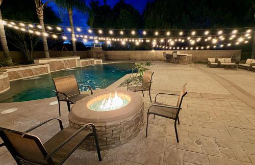 Resort-Style Oasis: Expansive Riverside Mansion - Foto 42