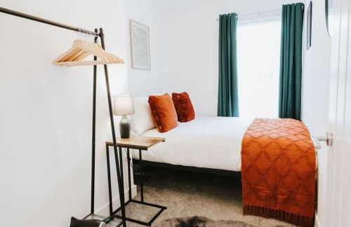 Central 3 Bed Home, Contractors, Garden, Fast WiFi, Smart TV - Foto 1