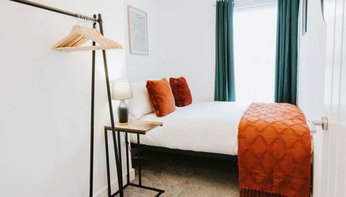 Central 3 Bed Home, Contractors, Garden, Fast WiFi, Smart TV - Foto 1