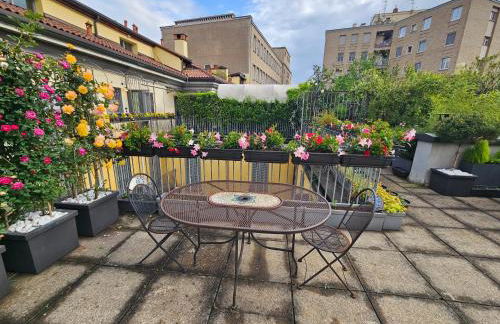 Exclusive top floor 2-bedroom flat - Photo 48