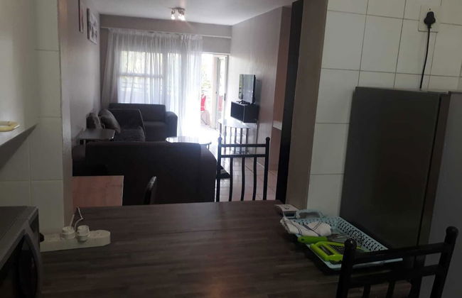 Central Sandton Apartment - Photo 14