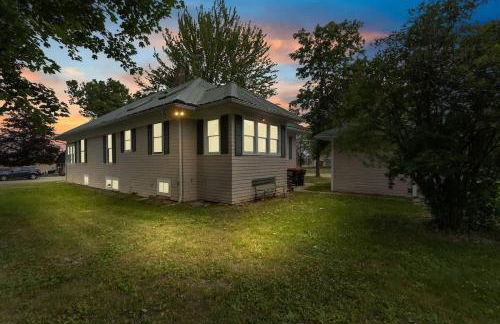 Downtown Gillett Bungalow, Fireplace, 3B, Historic - Foto 53