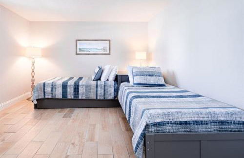 NEW Beach Condo 5 min walk to the Beach Sleeps 9 - Foto 12