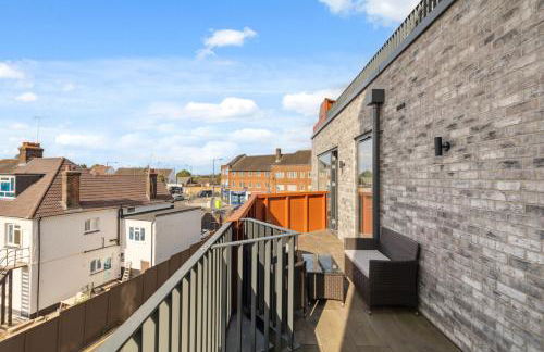 Luxury 3BR Apt Sleeps 10, Wembley & Park Views - Photo 33