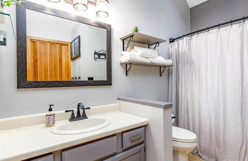 Relaxing 2Bedroom Townhome w/Playroom & Great View - Foto 29