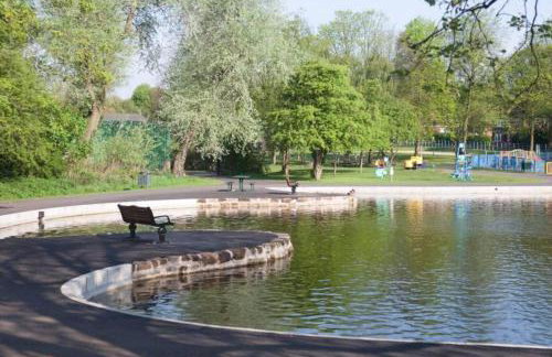 Runcorn - House - Sleeps 6 - Parking - Garden - Foto 15