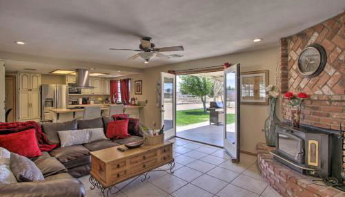 Spacious Lancaster Family Ranch - BBQ and Patio - Foto 5