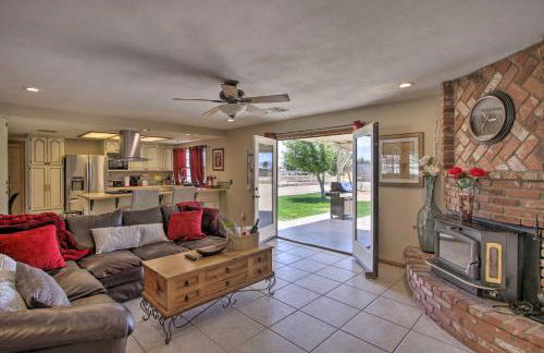 Spacious Lancaster Family Ranch - BBQ and Patio - Foto 5