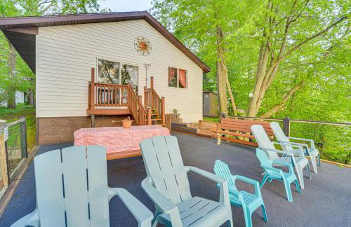 Lakefront Family Retreat with Private Dock! - Foto 28