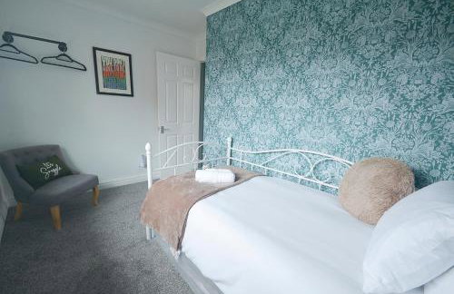 Huntsfield House- Stunning Modern 4 Bedroom House Suitable for Work and Leisure Stays - Foto 32