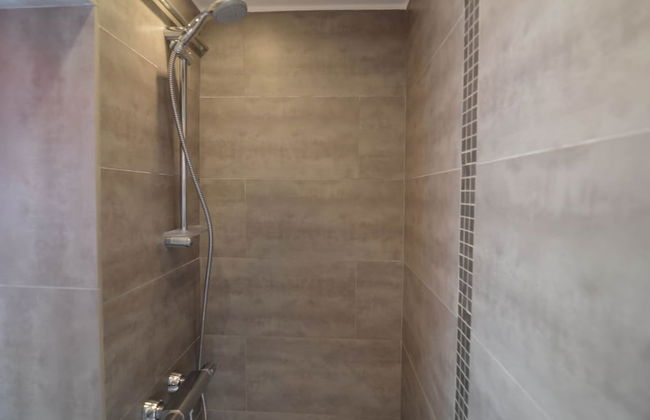 Hillside Retreat With Pond - Photo 18