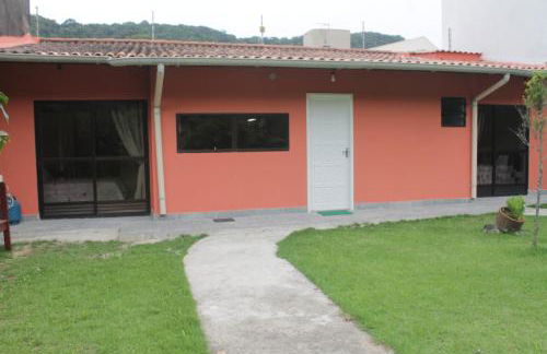 O Melhor Chalé da Praia do Guaiúba, com Churrasqueira e Piscina Gigante - Foto 23