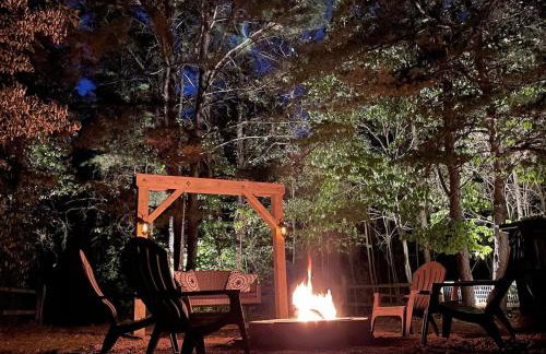 Breath of Heaven Cabin- Hot Tub, Deck, Pond, PETS - Foto 8