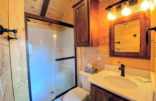 B10 NEW Awesome Tiny Home with AC Mountain Views Minutes to Skiing Hiking Attractions - Foto 32