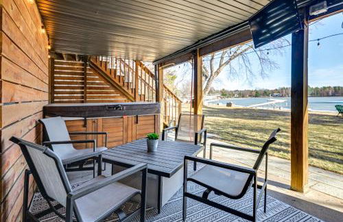Boat Dock, Hot Tub and Deck Lakefront Nekoosa Home! - Foto 2