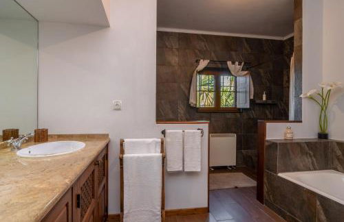 Casa com Piscina Privada em Palmela - Jardim & Estacionamento - Foto 44