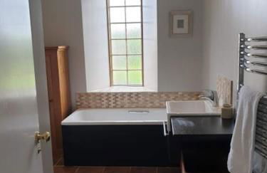 Exceptional 4 bed converted church with hot tub - Photo 24