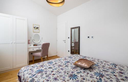 Villa Loni Trogir Marina with great pool and jacuzzi - 3 e-bike free - Foto 18