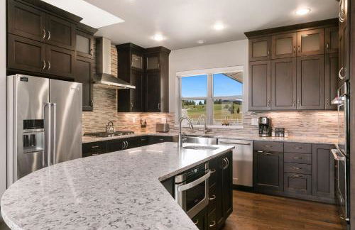 Luxury Home with Spectacular Rocky Mountain Views! - Foto 20