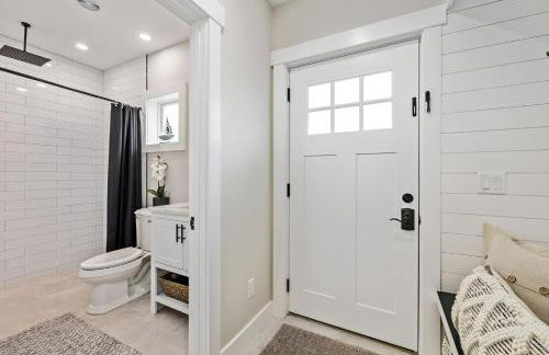 Renovated & Sophisticated Home Near Beach & Shops! - Photo 69