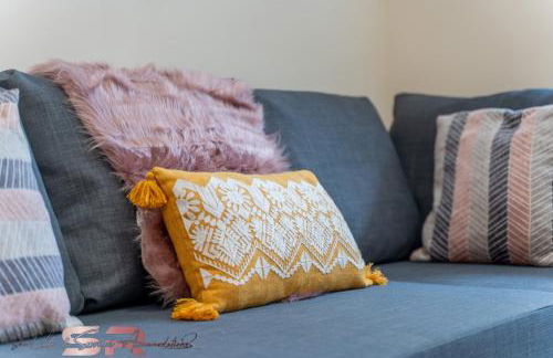 Comfortable 1-Bed House, Sleeps 4, Fast Wi-Fi with Private Garden and Free Parking - Foto 12