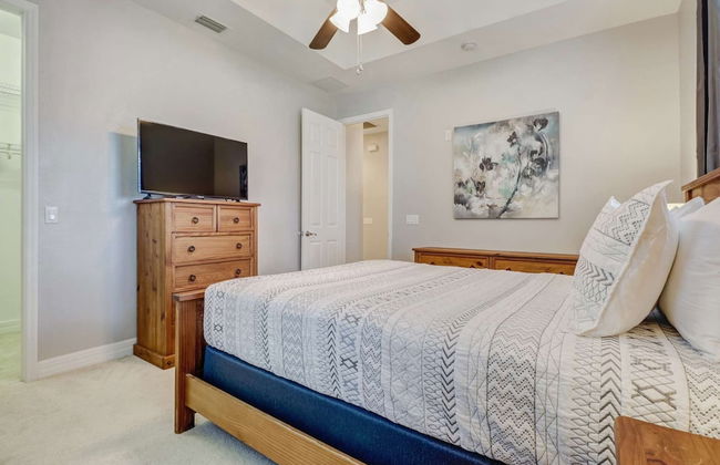 323 SE 17th St - Photo 7