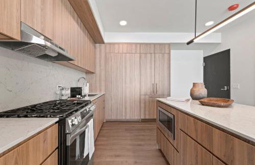 Lux Apts with Lake Views and Top Amenities - Foto 50