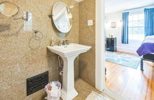 Massive 6 bedroom home with a Pool - Foto 26