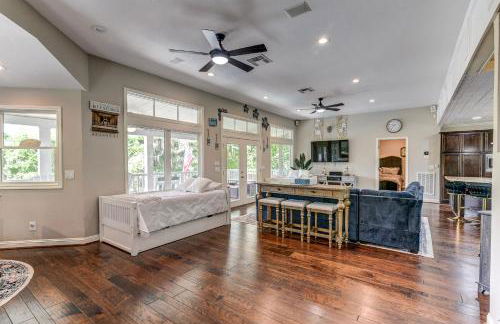 The San Bernard River waterfront provides private access to a spa, boat ramp, and jet skiing - Photo 21