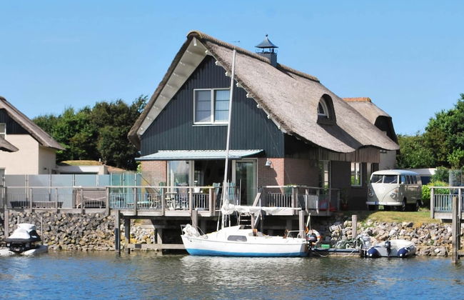 Villa With Terrace on the Water in Friesland - Foto 26